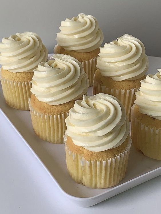 كاب كيك مع الكريمة Cupcake with Cream