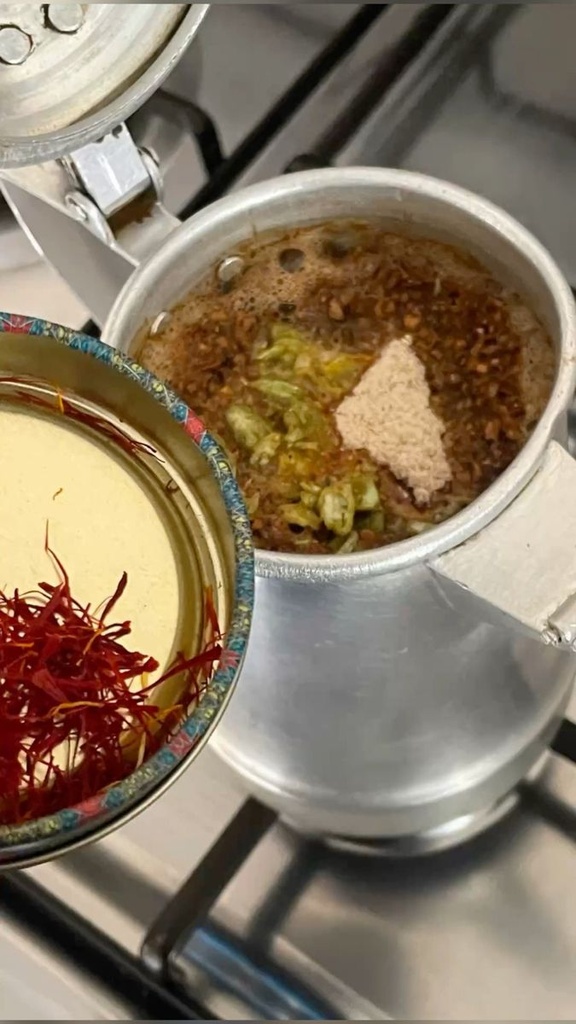 قهوة عربية بالزعفران Arabic Coffee with Saffron