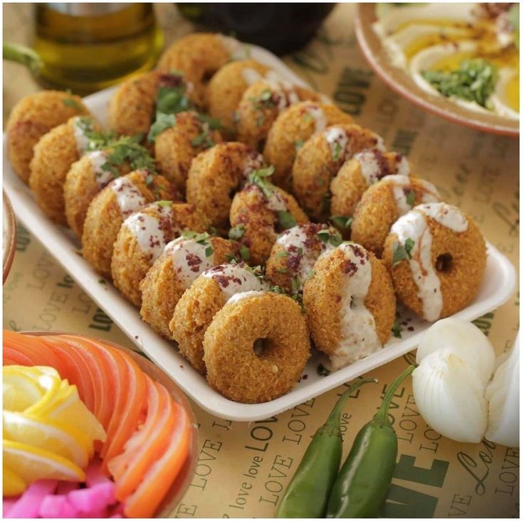 كرات الفلافل المقرمشة مع صوص الطحينة falafel