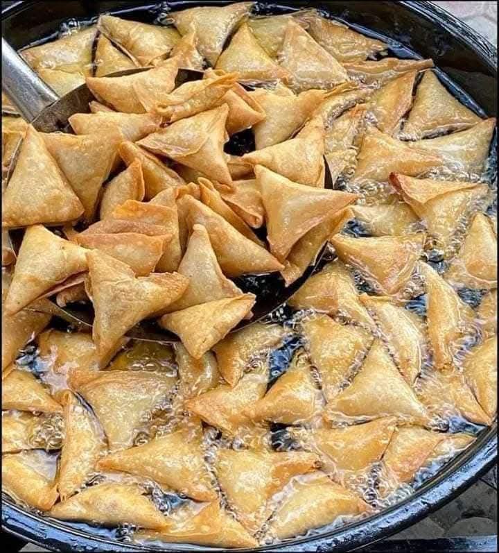 سمبوسة بالجبن (حلوى) samosa filled with sweet cheese