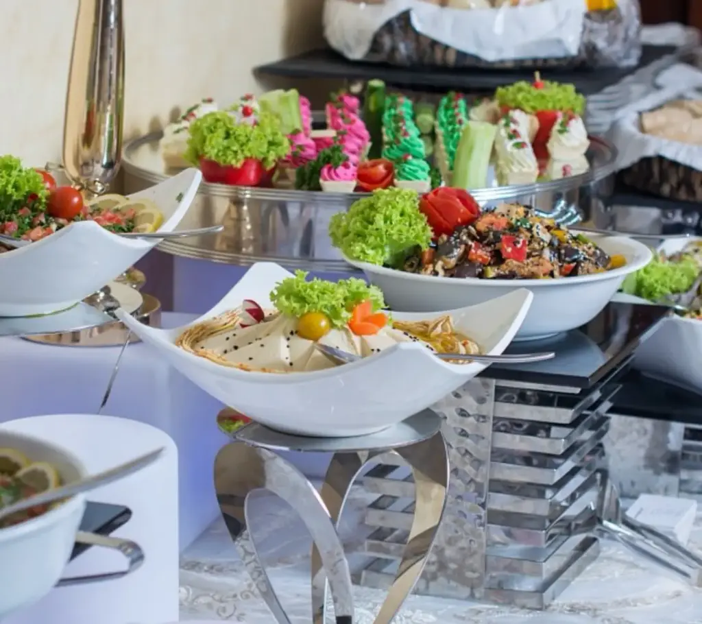 Luxury Mini Breakfast Buffet 10-25 PPL بوفيه إفطار فاخر (مصغّر)