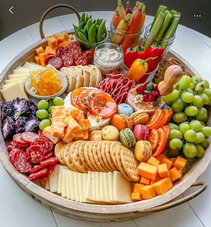 طبق أجبان مع الفواكه | Cheese & Fruit Platter