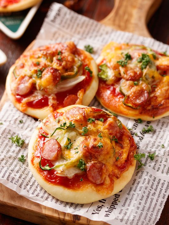 بيتزا نقانق (صغيرة) , Mini Sausage Pizza