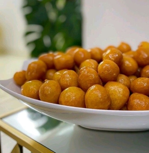 Luqaimat with sugar لقيمات بالشيرة
