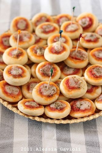 ميني بيتزا Small pizza