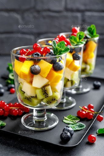 سلطة فواكه في كاسات Fruit Salad Cups